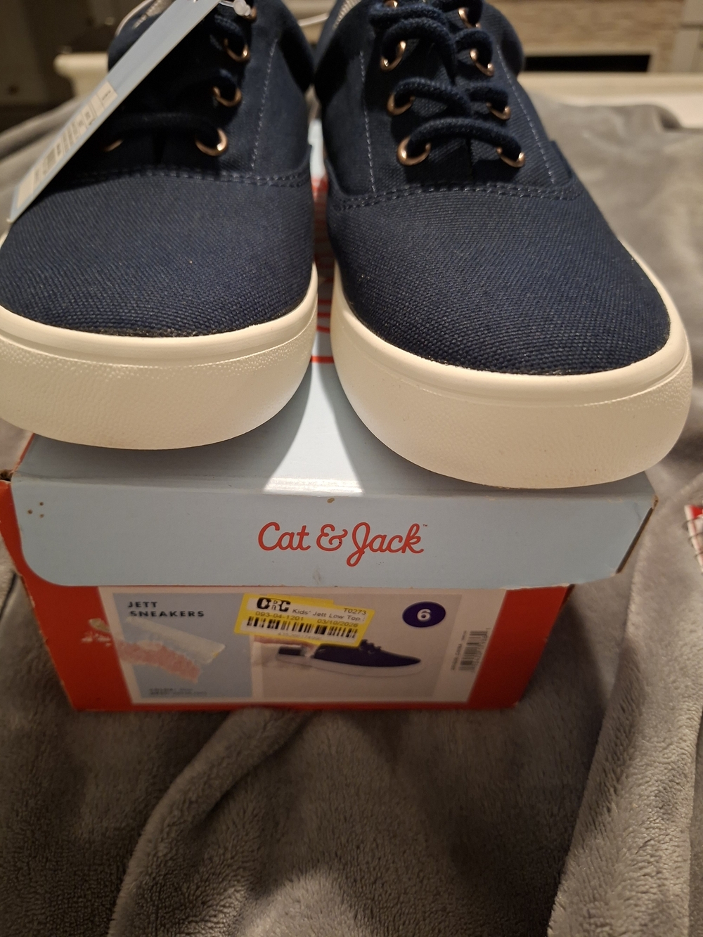 Cat & Jack Jett Sneakers Size 6, New (S0028)
